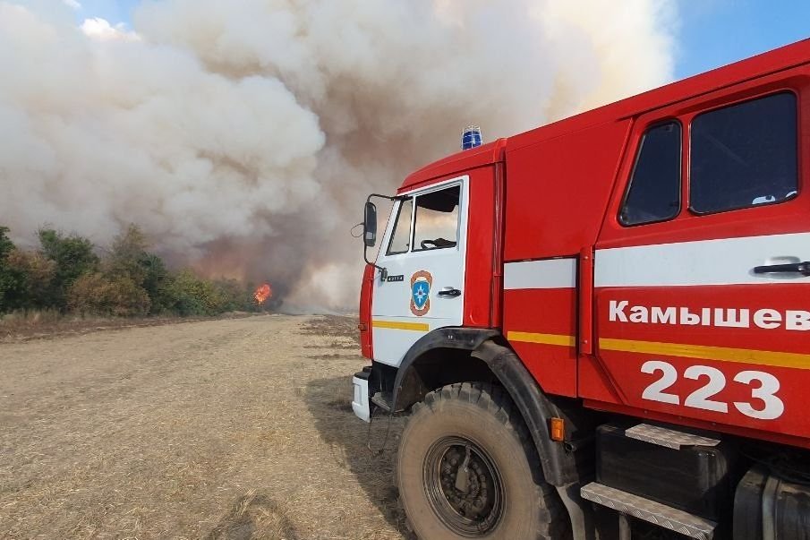 К тушению лесного пожара в Орловском районе привлечена спецтехника